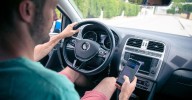 El uso del móvil supone ya el 87% de las sanciones por distracción al volante en Catalunya