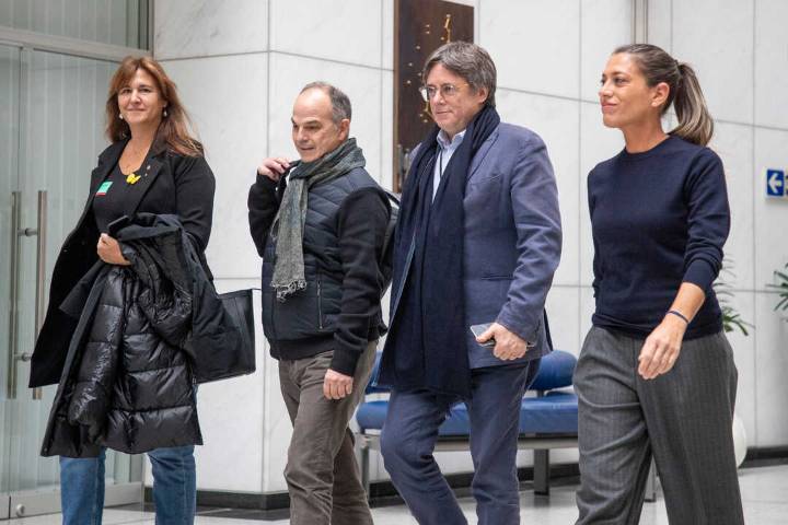 Puigdemont cita el lunes a la cúpula de Junts en Francia para decidir si rompen con PSOE