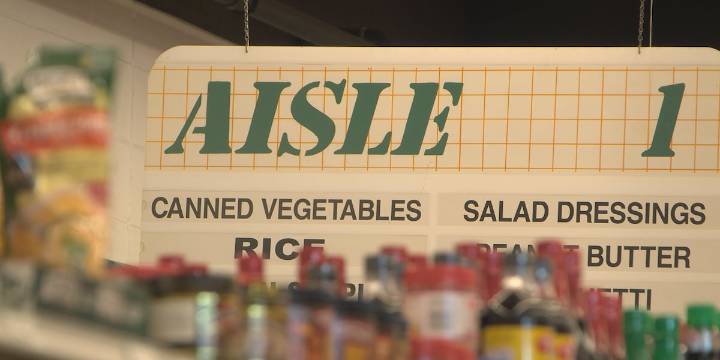 Grand Marais businesses step in to feed community as federal funds run dry