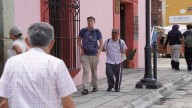 Zapocelta mezcla violín británico y acordeón oaxaqueño en las calles del Centro Histórico de Oaxaca