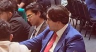Captan a Jesús Ernesto, hijo menor de AMLO, en parlamento juvenil del Senado