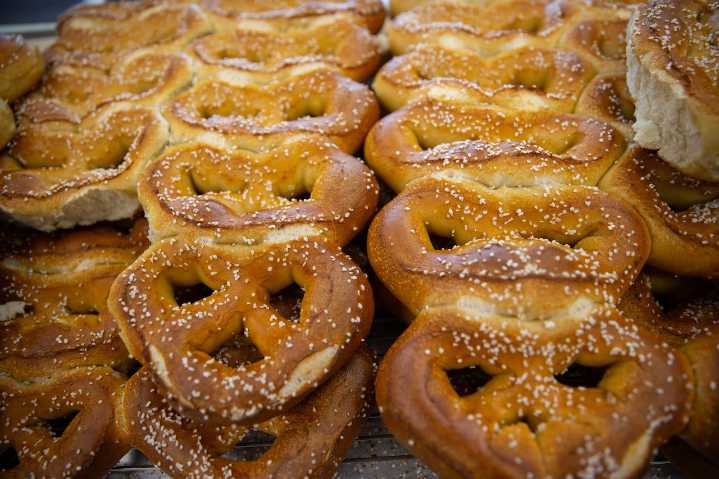 Tigard middle school serves 37 pretzels contaminated with oven cleaner