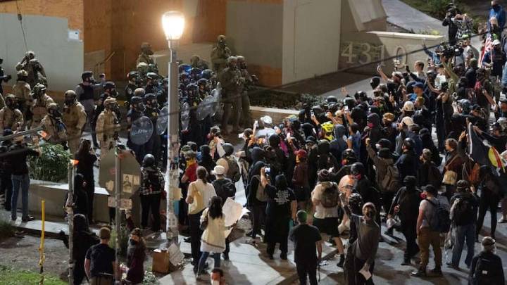 Trump administration gave Oregon governor 12-hour deadline to mobilize troops, memo shows