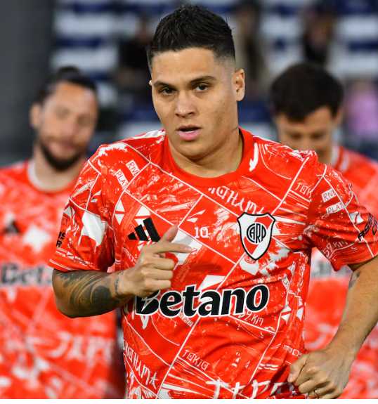 Rabieta de Juan Fernando Quintero tras ser sustituido en River Plate: insulto y golpe al banco de suplentes”