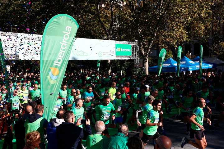 Valladolid se tiñe de verde por el cáncer