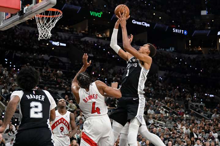 Victor Wembanyama and the Spurs move to 4