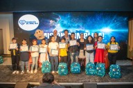 Dr. Simi y Víctor González llevan a más de 100 niños a la NASA