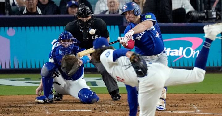 Así fue el segundo home run de Alejandro Kirk en la Serie Mundial; un batazo de locura para apagar a Dodgers (VIDEO)