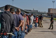 Demandan a Trump por prohibir ayuda a indocumentados con fondos destinados a víctimas