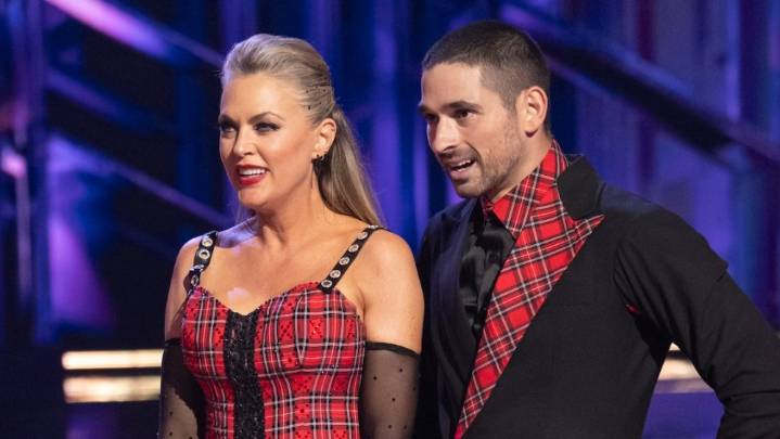 Elaine Hendrix Misses ‘DWTS’ Live Show After Being Hospitalized for Injury