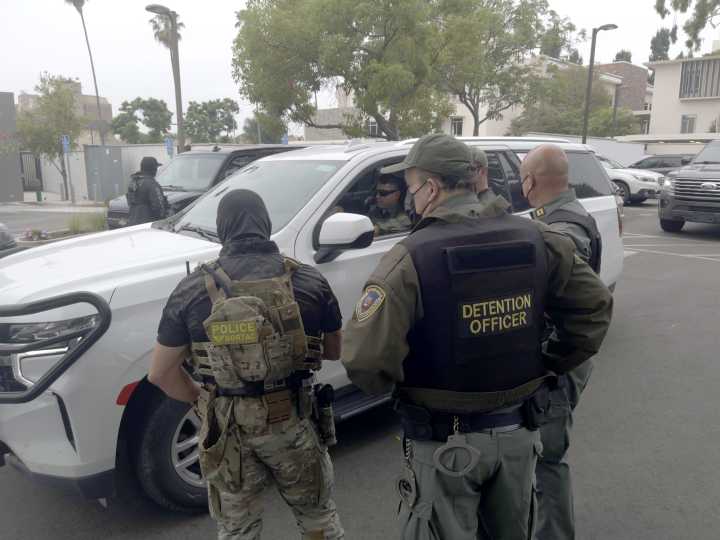 Agentes migratorios chocaron "intencionalmente" el vehículo de activista estadounidense