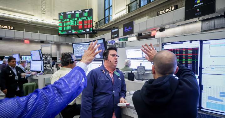 Dow Jones Industrial cierra en récord, mientras el oro tiene su mayor caída diaria en 12 años
