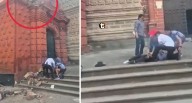 ¡Tragedia en Ayacucho! Parte de iglesia colonial se desploma y deja una mujer muerta y varios heridos El derrumbe de la cornisa de la histórica iglesia Compañía de Jesús cayó sobre un grupo de transeú
