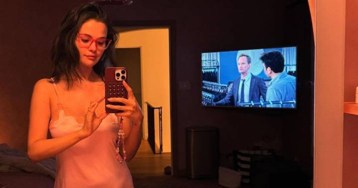 Fans Love Selena Gomez's Craziness as Star Models 'Willy Wonka' Hairstyle
