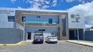 Atrapan pobladores de Chiautempan a presunto ladrón y lo amarran a un árbol
