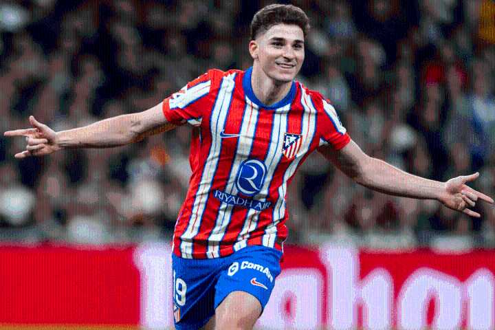 Julián Álvarez sorprendió a todos y eligió a sus mejores cinco jugadores de la historia