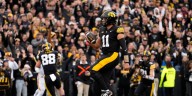Mark Gronowski helps Iowa extend winning streak with 41