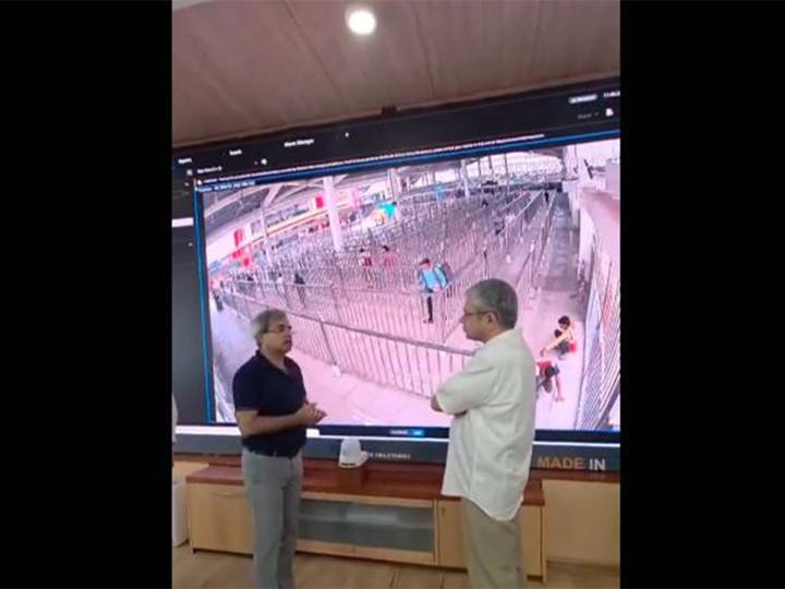 Ashwini Vaishnaw visited War Room at Railway Board