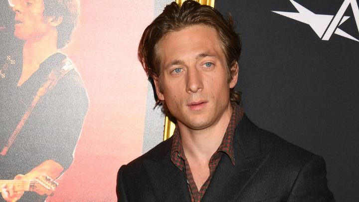 Jeremy Allen White reveals that his kids keep him grounded