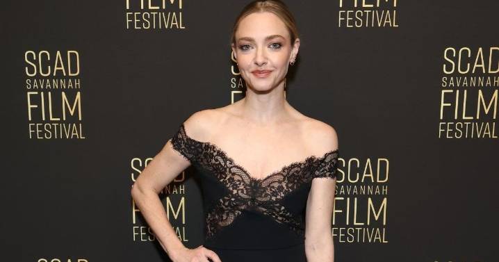 Amanda Seyfried's Elie Saab Dress Is All About the Lace