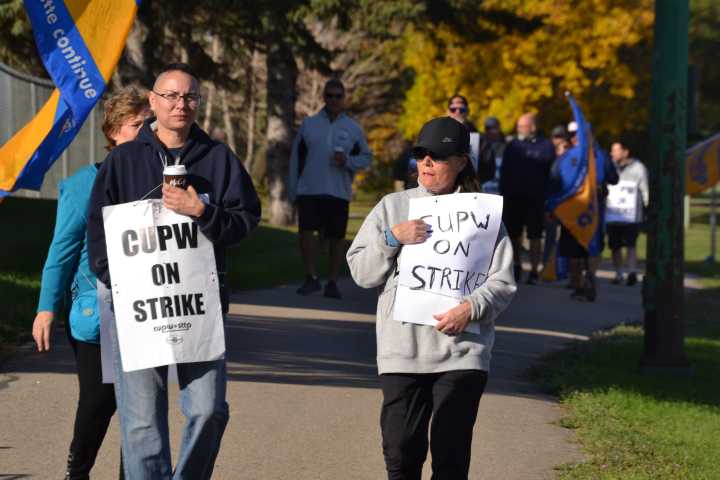 Postal workers in Prince Albert return to work as national strike shifts to rotating walkouts
