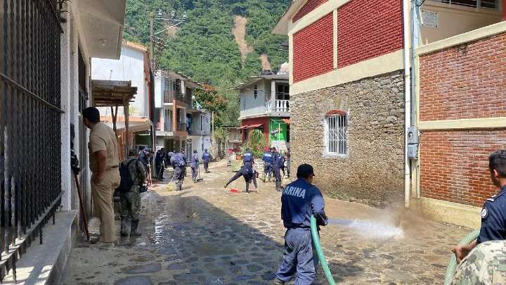 Marina de Ciudad Madero apoya Veracruz: 700 elementos participan en ‘Casas limpias, calles limpias’