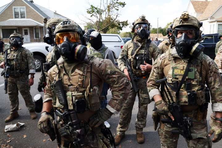 Group urges Illinois to probe, charge federal immigration agents