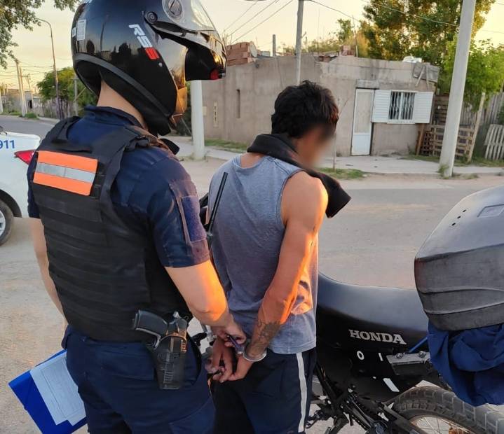B° República: detuvieron a un hombre que golpeó a su pareja con un palo