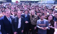 Acto en Mar del Plata: sin definición de la Justicia, Milei llenó de elogios a Santilli