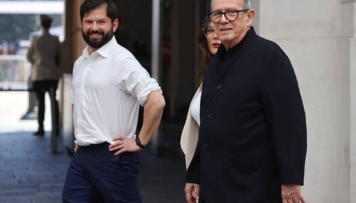Silvio Rodríguez visita La Moneda y se reúne con Presidente Boric: “Un amigo”