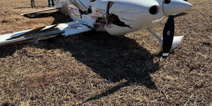 Small plane makes emergency landing in Lincoln field