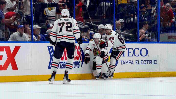 Donato scores 2 more, lifts Blackhawks past Lightning late