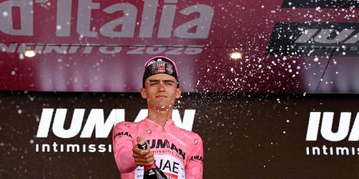 ¡Intratable! Isaac del Toro gana el  Giro del Veneto 2025 y logra su victoria 16 en el año