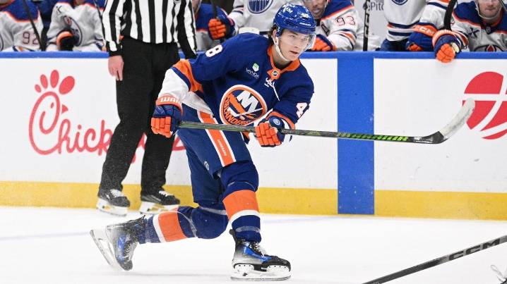 Matthew Schaefer draws praise from Sharks