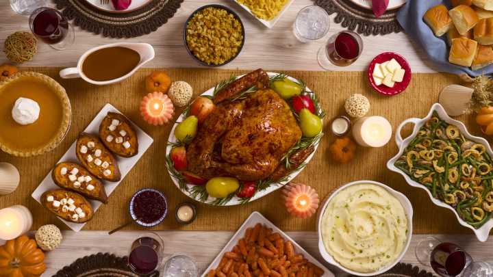 This Grocery Chain's $36 Thanksgiving Feast Gives Aldi A Run For Its Money