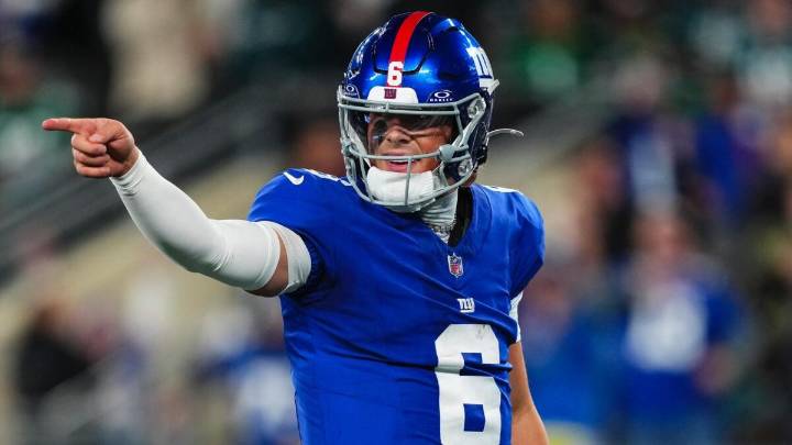 NFL Rookie of the Year odds, predictions: Ranking OROY, DROY favorites & sleepers