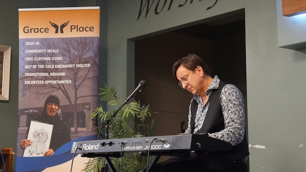 Blue Rodeo keyboardist's free performance brings 'healing joy of music' to Thunder Bay, Ont., shelter space
