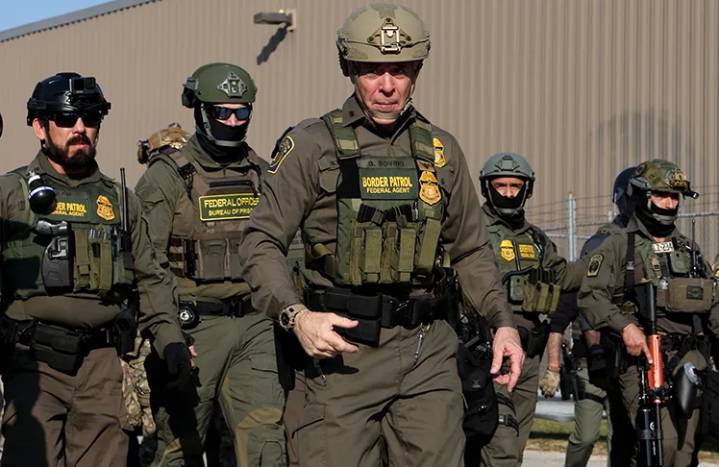 Senior Border Patrol Official Accused Of Aggressive Tactics Court Order Breach At Chicago Protest