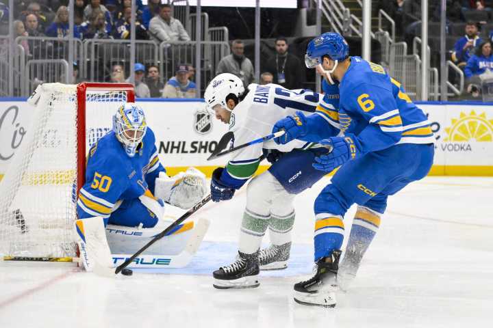 Kiefer Sherwood nets hat trick as Canucks edge Blues in shootout - The Rink Live | Coverage of youth, junior, high school and college hockey