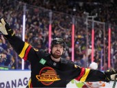 Canucks 5, Flames 1: Chytil, Demko shine brightest in season opener