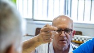 "Cambié el alcohol y las drogas por el ajedrez y las pesas": la historia del extremeño que ha encontrado en el tablero su segunda vida