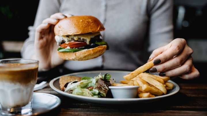 Why A Trendy Menu Is A Burger Red Flag In Restaurants