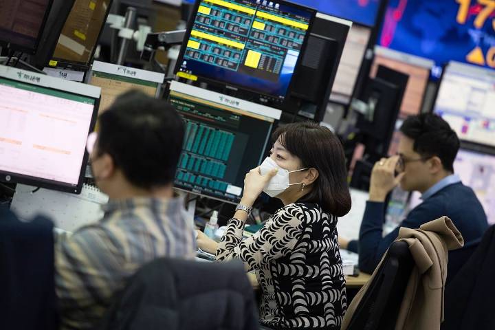 Asian Stocks Rise After Choppy Day On Wall Street: Markets Wrap