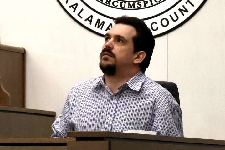 Man gets decades in prison for killing neighbor after failed self