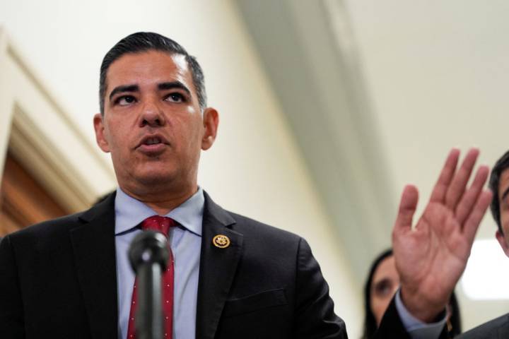 House Oversight Democrats call for investigation into Trump administration’s shutdown messages