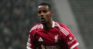 Arne Slot explains why Alexander Isak was substituted at half