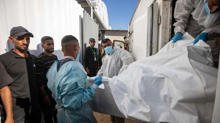 Israel devuelve otros 45 cadáveres de palestinos tras la entrega de cuerpos de rehenes