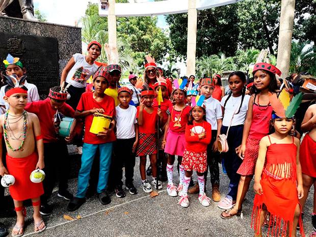 Escuelas de Lamas honran saberes indígenas en desfile inaugural