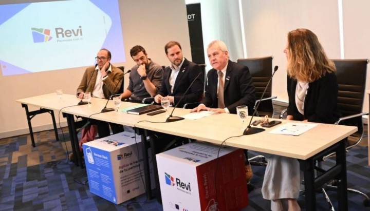 CChC y CENIA lanzan herramienta de IA para acelerar tramitación de permisos en alianza con Maipú y Providencia