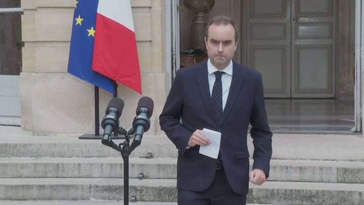 French PM resigns after less than a month in office